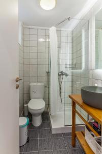 Bathroom sa Evangelia Residenza, elegant stay in Herakleion!