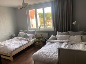 Łóżko lub łóżka w pokoju w obiekcie Apartament Plaża Zachodnia - 400 m do morza