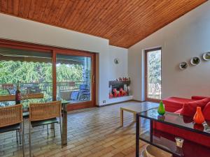 A seating area at Apartment Hermitage-19 by Interhome