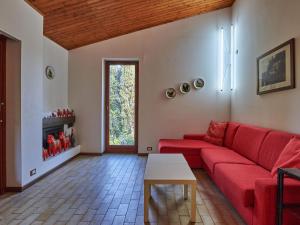 A seating area at Apartment Hermitage-19 by Interhome