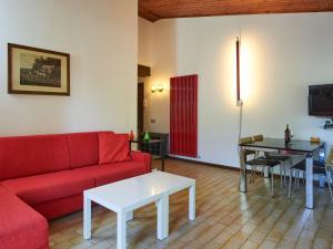 A seating area at Apartment Hermitage-19 by Interhome