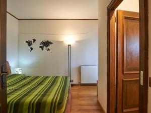 A bed or beds in a room at Apartment Hermitage-19 by Interhome