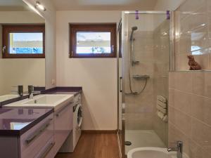 A bathroom at Apartment Hermitage-19 by Interhome