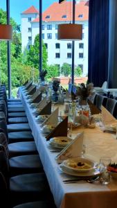 Reštaurácia alebo iné gastronomické zariadenie v ubytovaní Park Hotel & Restauracja Browar Brzeg