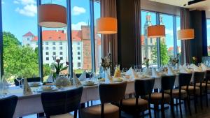 Reštaurácia alebo iné gastronomické zariadenie v ubytovaní Park Hotel & Restauracja Browar Brzeg