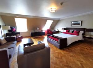 Postel nebo postele na pokoji v ubytování Langtons Hotel Kilkenny