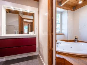 Koupelna v ubytování Holiday Home Sant'Evasio by Interhome