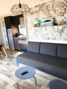 Mobil Home Vue sur Mer - Racine 03的厨房或小厨房