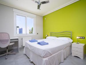 Posteľ alebo postele v izbe v ubytovaní Villa El Portet by Interhome