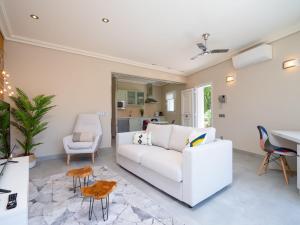 Posedenie v ubytovaní Villa El Portet by Interhome
