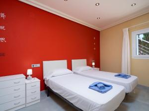 Posteľ alebo postele v izbe v ubytovaní Villa El Portet by Interhome