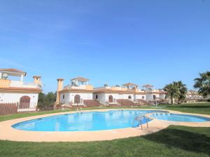 The swimming pool at or close to Holiday Home Flor de Ponoig by Interhome