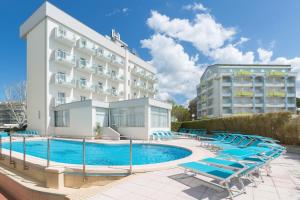 The swimming pool at or close to Hotel Imperiale