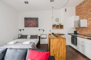 Kuchyňa alebo kuchynka v ubytovaní Apartments Nowe Chwaliszewo by Noclegi Renters