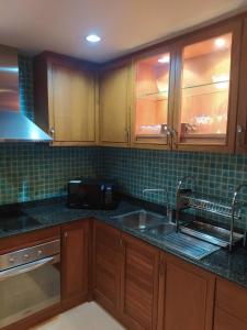 Kitchen o kitchenette sa Khanom Beach Residence 1-Bedroom Ocean Front Condo