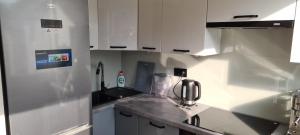 Kuchyňa alebo kuchynka v ubytovaní Apartament Holiday Gdynia
