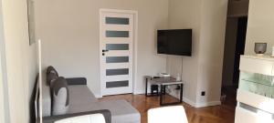 Televízia a/alebo spoločenská miestnosť v ubytovaní Apartament Holiday Gdynia