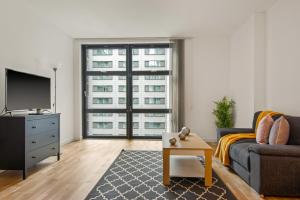 Gallery image of South Quay Apartments Canary Wharf in London