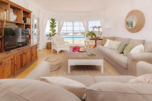 Uma área de estar em Villa Fika, Amazing 3 bedroom Ocean View with Pool