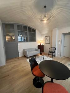 Posedenie v ubytovaní Lucas II Appartement 35 m2 Hôtel Particulier XVII ieme siècle Centre Historique Clermont-Ferrand cathédrale