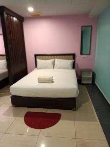 Postel nebo postele na pokoji v ubytování Hotel Sri Sutra PJ 222