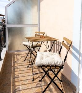 Posezení v ubytování Sitia Old Port studio - 3min walk to beach - AC - WIFI