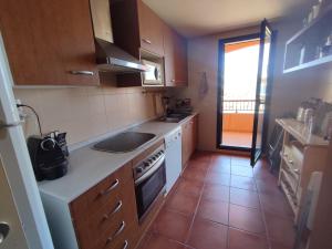 Kuchyňa alebo kuchynka v ubytovaní MSJ 57 Apartamento en Marina Sant Jordi