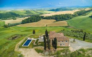 an aerial view of a house in a field at Casa Insieme in Asciano