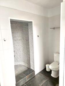 A bathroom at Villa Mare Bella Chao sea view private heated solar pool AC
