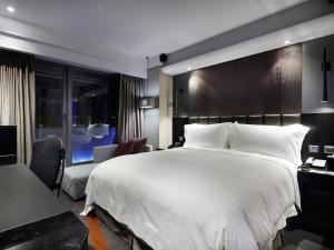 Rúm í herbergi á The Tango Hotel Taipei FuHsing