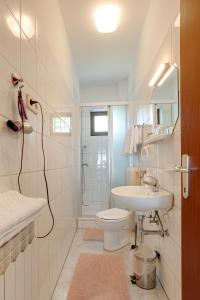 Koupelna v ubytování Rooms Marijana Obrovac