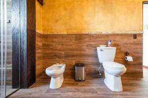 a bathroom with a toilet and a bidet at Villa El Retiro Luxury Property in Alajuela City