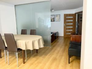 Posedenie v ubytovaní Apartament Kredens , Willa Perla nad morzem + 3 fotografie