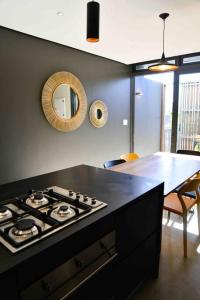 Φωτογραφία από το άλμπουμ του Coastal Condo in a Forest Estate - with inverter σε Sheffield Beach +28 φωτογραφίες