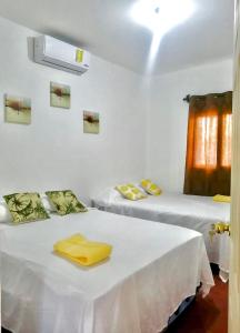 En eller flere senge i et værelse på Bella casa de playa 1, junto al mar con piscina privada + 14 billeder