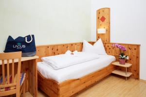 Voodi või voodid majutusasutuse LACUS Hotel am See toas