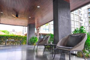 The S Block Condotel的休息区