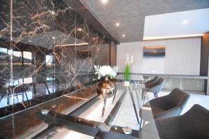 The S Block Condotel的休息区