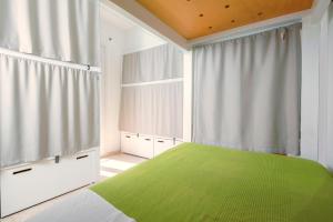 Postel nebo postele na pokoji v ubytování Tarifa Kite Hostel