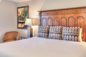 a bedroom with a large bed with a wooden headboard at RiverStone Condo Resort & Spa in Pigeon Forge
