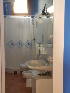 Kylpyhuone majoituspaikassa Villetta Terranova 2