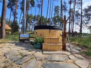 Imagen de la galería de Pod Czarnym Dzięciołem - dom z widokiem i prywatną balią, en Mazówki