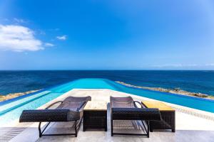 Billede fra billedgalleriet på Cliff Villa - Award Winning Luxury Retreat i Westpunt