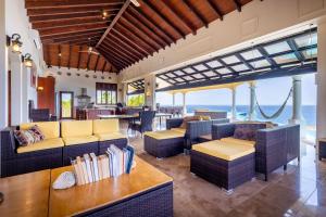 Billede fra billedgalleriet på Cliff Villa - Award Winning Luxury Retreat i Westpunt