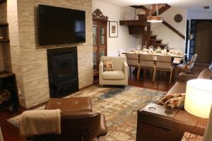 Posezení v ubytování DUPLEX COM JACUZZI NA BORGES - SATTVA HOME + 52 fotografií