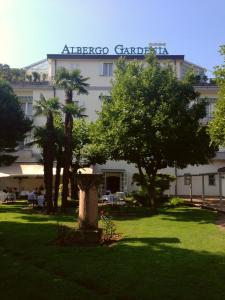 Aed väljaspool majutusasutust Villa Garni Gardenia