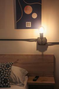 Ένα ή περισσότερα κρεβάτια σε δωμάτιο στο Apartamento en el Poblado, permite mascota FRN102 By Roots Rentals