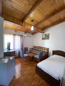A bed or beds in a room at Kompleksi Jakaj