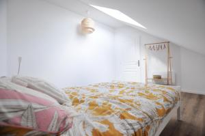 Łóżko lub łóżka w pokoju w obiekcie Très bel appartement Rosendael