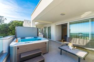 Balkón nebo terasa v ubytování Penthouse Apartment Perla with Jacuzzi
